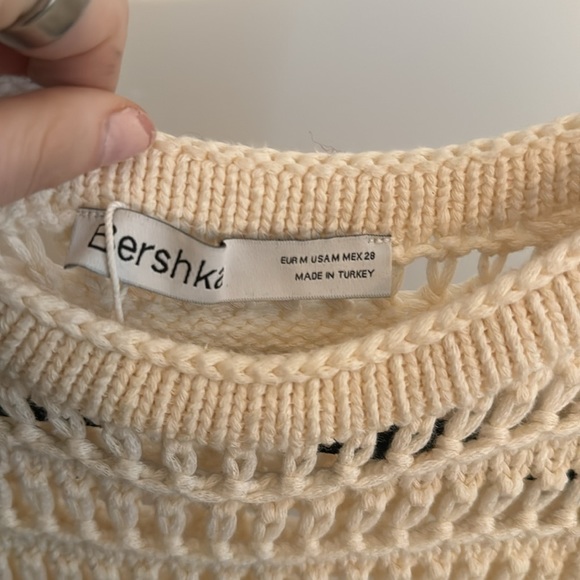 CREAM BERSHKA SIZE M CROP TOP OPENWORK STITCH- excellent condition work once - Picture 2 of 2